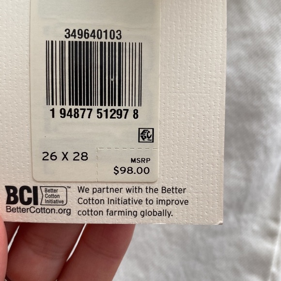 NWT LEVI'S Wedgie Straight Cream Distressed Jeans Size 26x28 - Picture 11 of 11